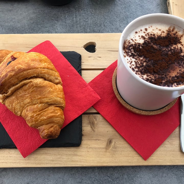 photo of Alibi Brioche e latte al cacao shared by @al25 on  30 Sep 2021 - review