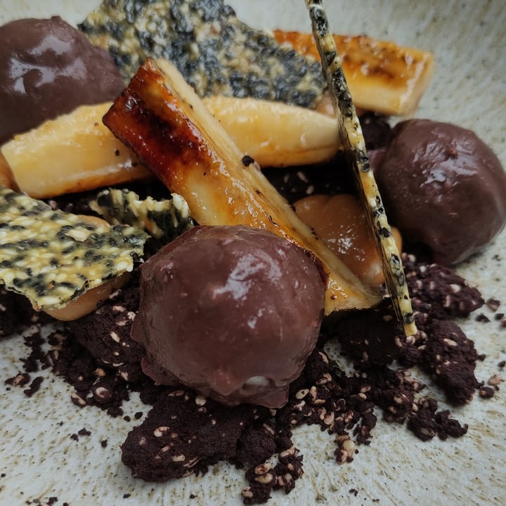 review photo of Gioia Restaurante & Terrazas Postre con banana caramelizada, helado de banana y tierra de cacao y sesamo shared by @mababu on 05 Feb 2022 - review