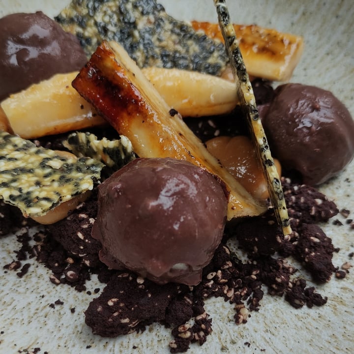 photo of Gioia Restaurante & Terrazas Postre con banana caramelizada, helado de banana y tierra de cacao y sesamo shared by @mababu on  05 Feb 2022 - review