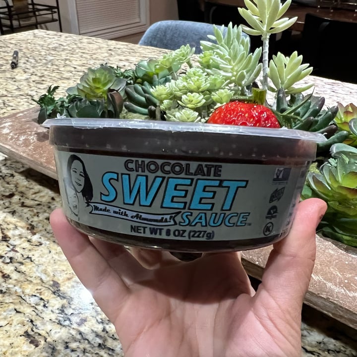 review photo of Bitchin' Sauce Chocolate Sweet Sauce shared by @rachelsveganlife on 13 Mar 2022 - review