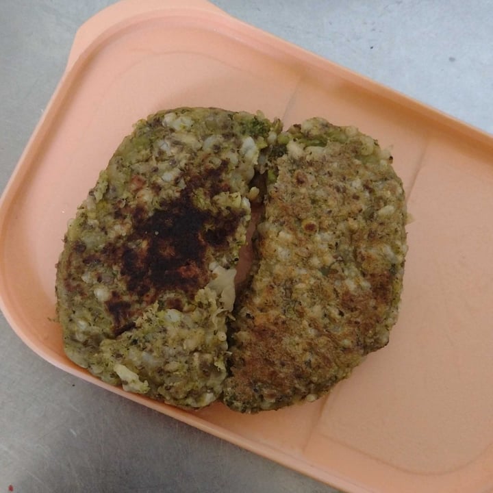 review photo of Burganas Medallones de Brócoli y Mijo shared by @ailuveg on 14 Apr 2022 - review
