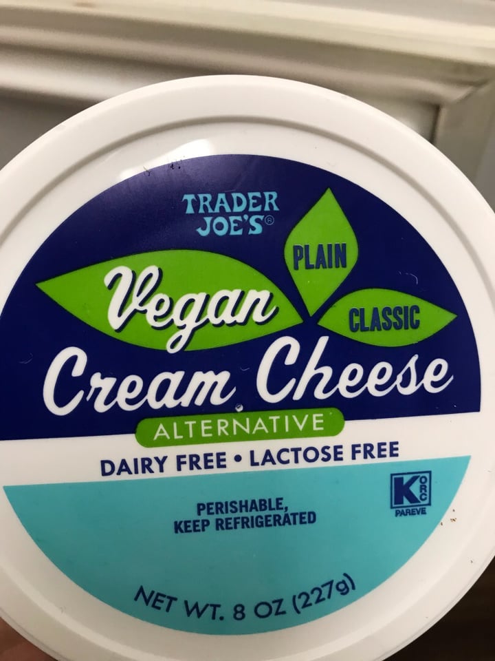photo of Trader Joe's Vegan Plain Cream Cheese Classic shared by @khyato on  02 Apr 2020 - review