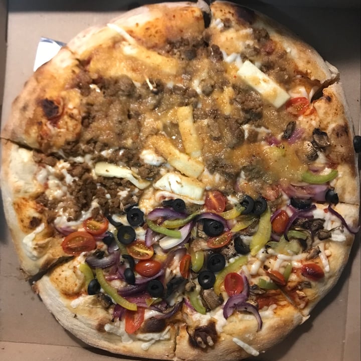 review photo of Salvaxe Pizza jardín y chuleta hawaiana shared by @laurafonck on 05 Sep 2021 - review