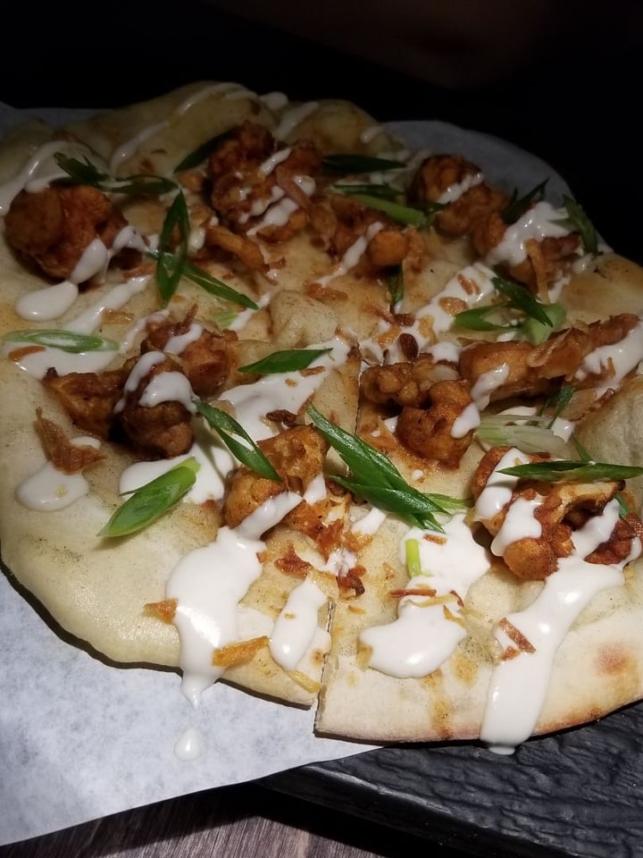 photo of Virtuous Pie Stranger Wings Pizza shared by @vegandyeries on  31 Dec 2019 - review