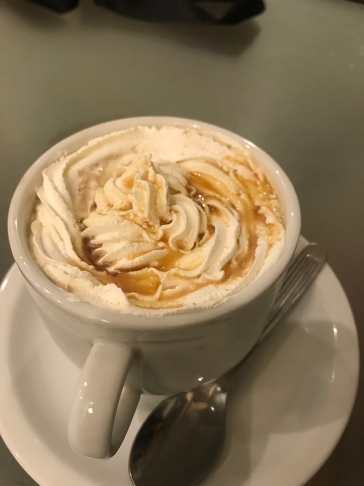 photo of Loving Hut Cafe caramel shared by @candelariex on  16 Mar 2020 - review