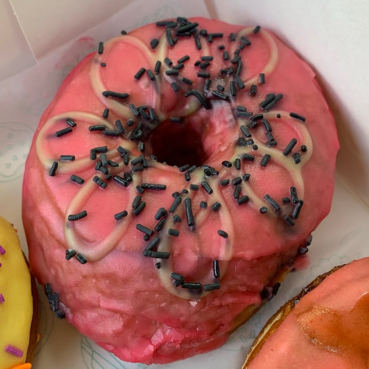 photo of Crave Doughnuts Watermelon Punch shared by @seitanjunkie on  22 Aug 2021 - review