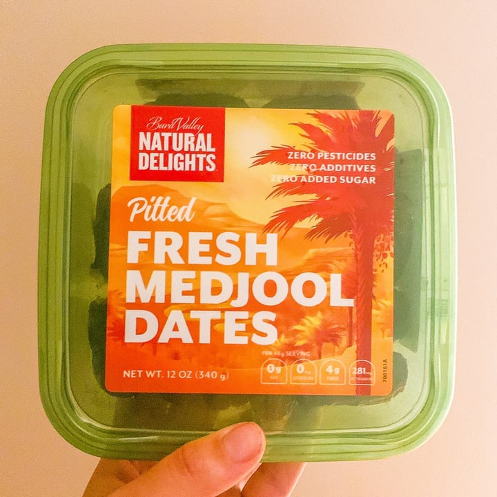 photo of Bard Valley Natural Delights Pitted Fresh Medjool Dates shared by @jordaneatsplants on  01 Oct 2021 - review