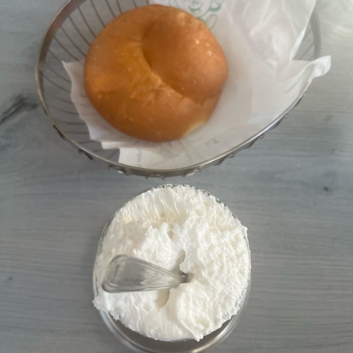 photo of Chantilly Cafè Granita al cioccolato con Panna veg e brioche veg shared by @franniegranny on  01 Aug 2022 - review