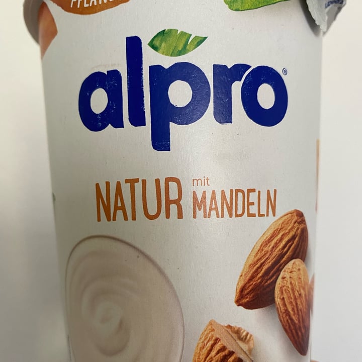 photo of Alpro Joghurt Natur mit Mandeln shared by @carolbergel on  15 Nov 2022 - review