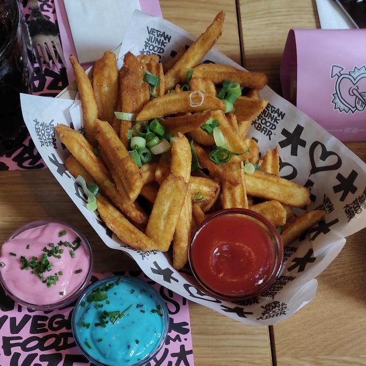 photo of Vegan Junk Food Bar Spicy XL Fries shared by @mariona on  24 Nov 2021 - review