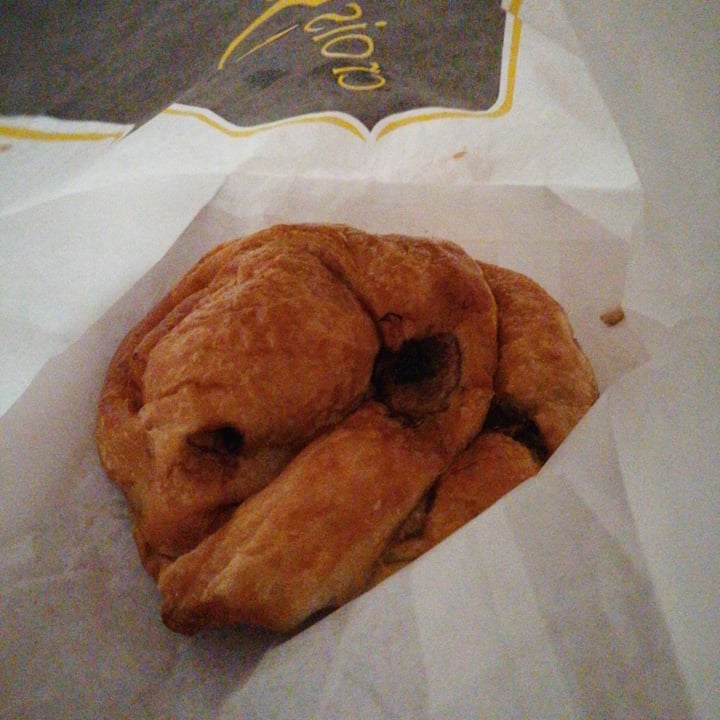 photo of CroisSants Croissant de plátano con chocolate shared by @liteloca on  01 Feb 2021 - review