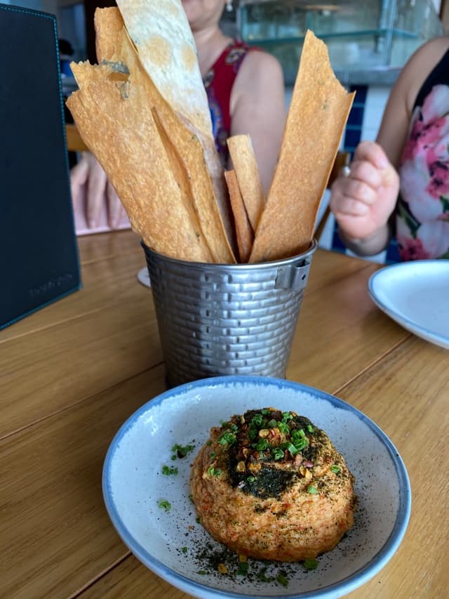 Foto do prato “Piquillo Hummus With Crispy Flatbread”