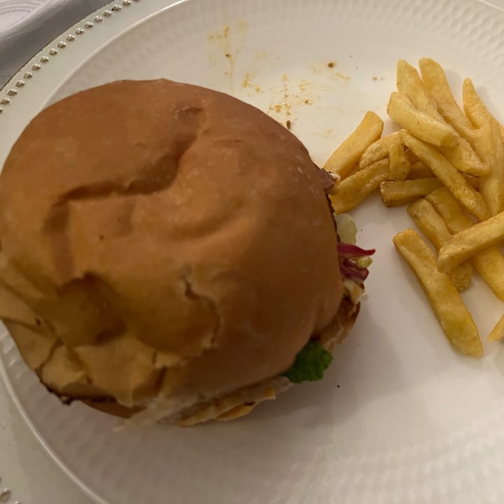 photo of The Vegan Chef Sandton Crispy zingy burger shared by @bianca1701 on  09 Sep 2022 - review