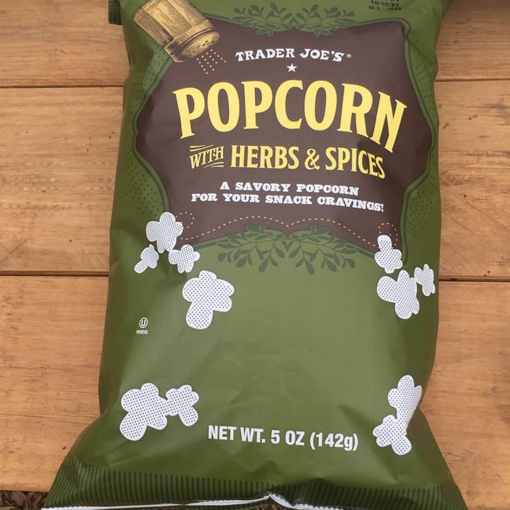 photo of Trader Joe's Popcorn with herbs and spices shared by @razia-54a on  15 May 2021 - review
