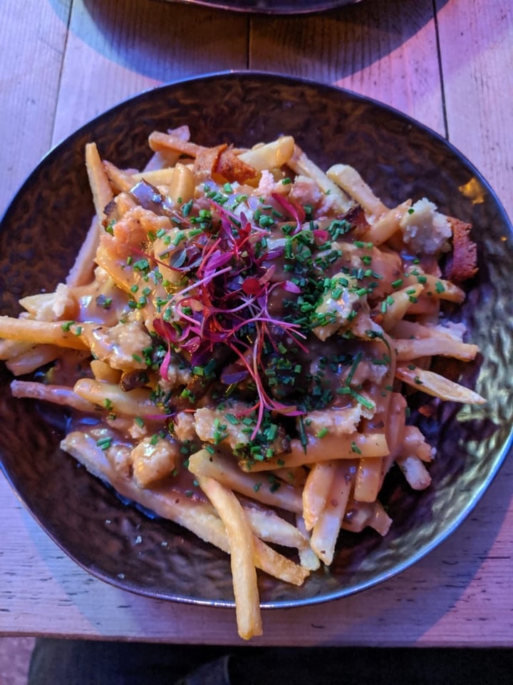 photo of Make No Bones Poutine shared by @rikesh on  12 Dec 2019 - review