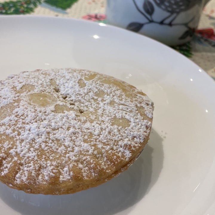 photo of Greggs Mince Pies shared by @voyagingherbivore on  25 Dec 2021 - review