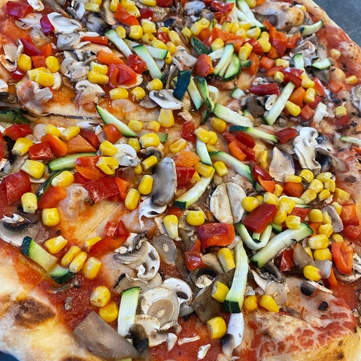 review photo of Pizzeria Mamma Mia Pizza shared by @passportvegan on 18 Oct 2021 - review