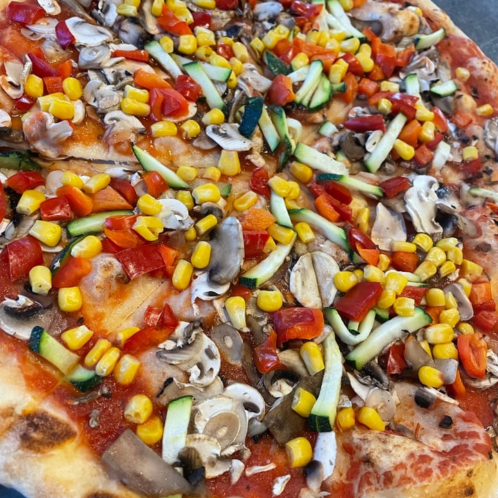 photo of Pizzeria Mamma Mia Pizza shared by @passportvegan on  18 Oct 2021 - review