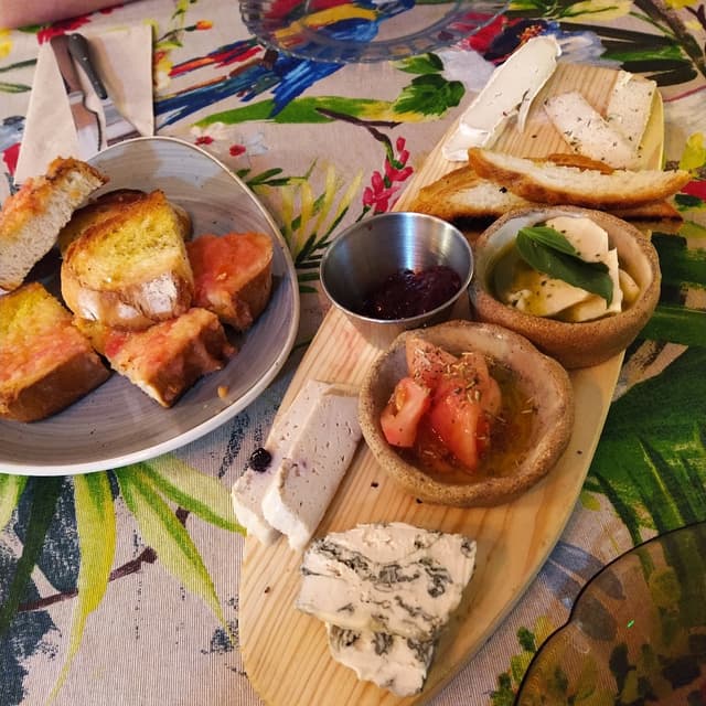 Photo of the dish “Tabla de quesos”