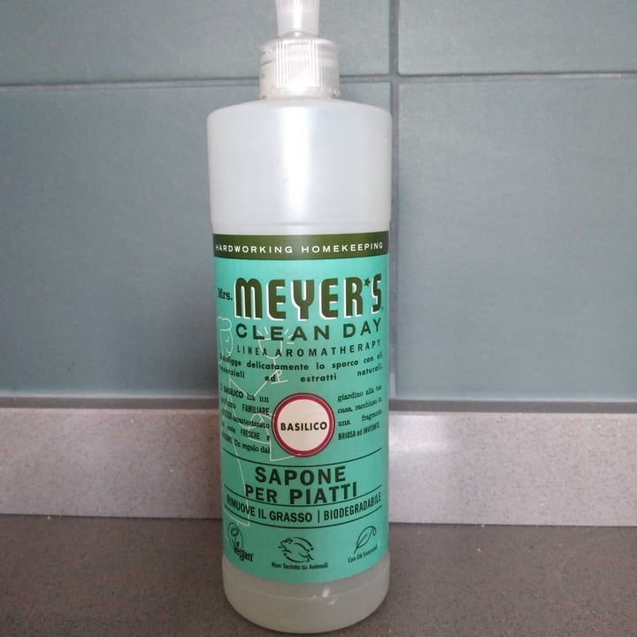 review photo of Mrs. Meyer's Clean Day Clean Day Dish Soap basil shared by @claudiairene66 on 20 Sep 2021 - review