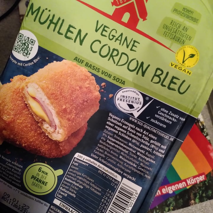 review photo of Rügenwalder Mühle Vegane Mühlen Cordon Bleu shared by @kathalovesturtles on 19 Dec 2021 - review