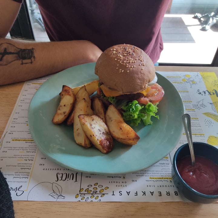 review photo of Lexi's Healthy Eatery Beyond Burger shared by @anjasteyn on 07 Feb 2021 - review