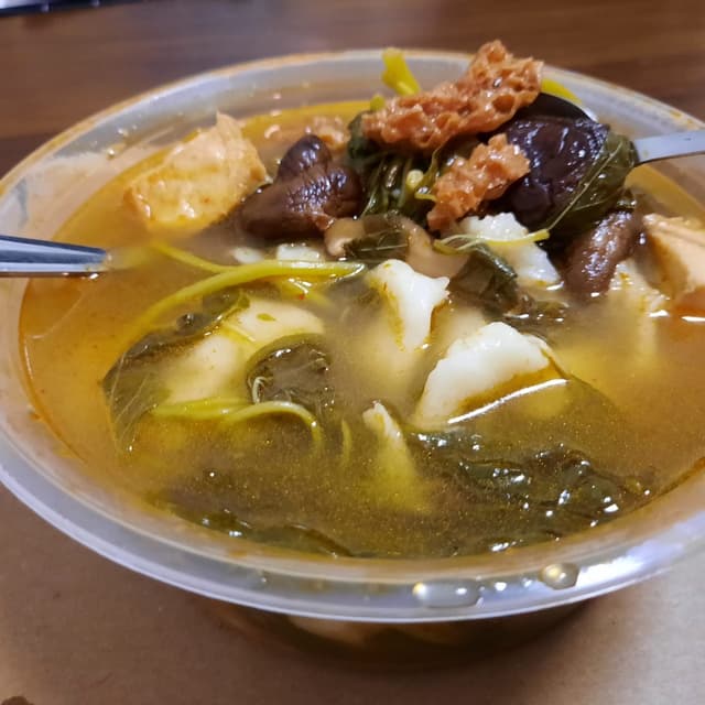 菜肴“Tom yam mee hoon kueh”的照片