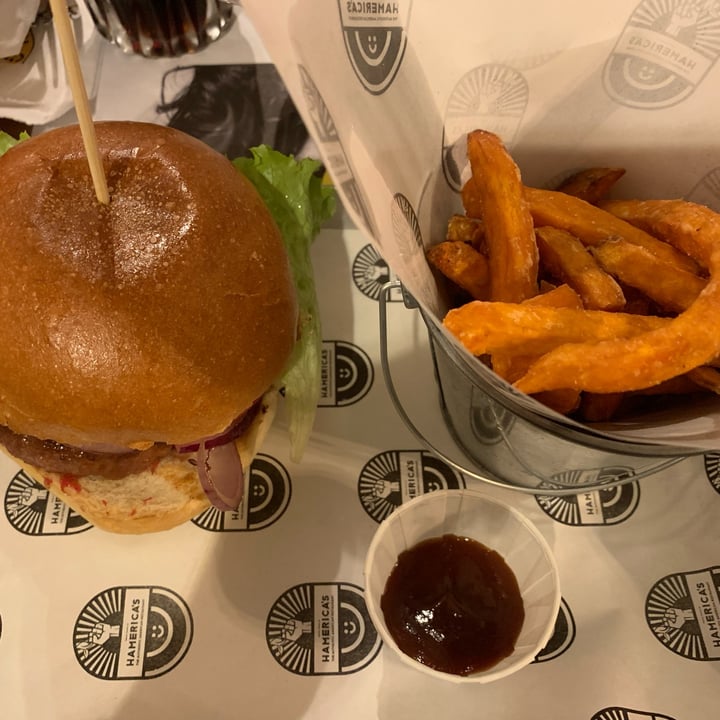 photo of Hamerica's Smile burger shared by @beatricepaolo on  14 Nov 2021 - review