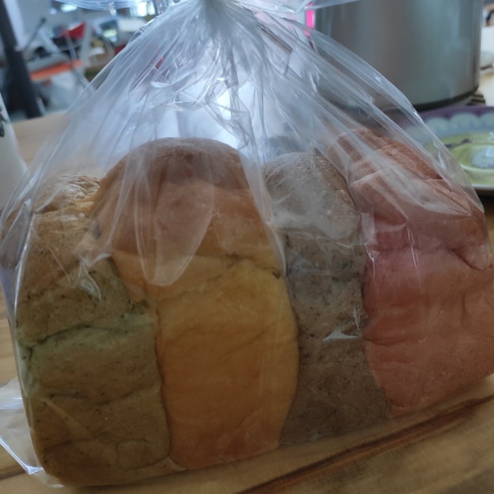 photo of Almond Bakery (Vegetarian) Multi Coloured Bread Loaf shared by @juzm0i on  02 Jul 2020 - review