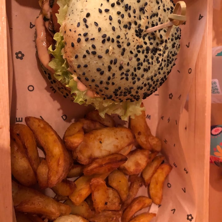 photo of Flower Burger Jungle Burger shared by @camil1a on  12 Dec 2021 - review