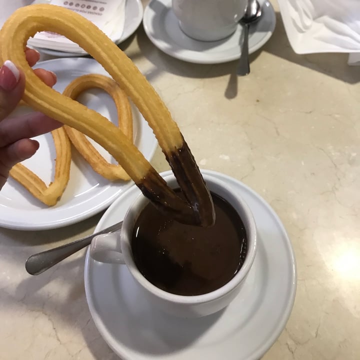 photo of Chocolatería 1902 Churros con Chocolate Vegano shared by @vegankity on  16 Sep 2022 - review