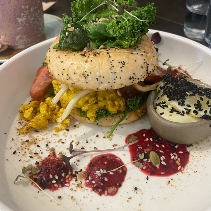 photo of Plants and Me Bacon and egg bagel 🥯 shared by @brunasefrin on  05 Dec 2021 - review
