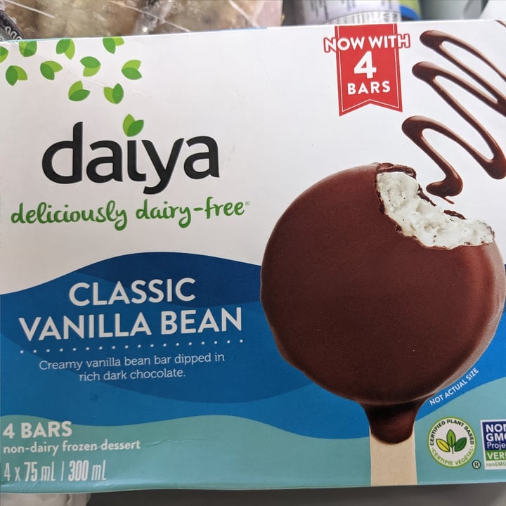 photo of Daiya Classic vanilla bean bar shared by @rcrw88 on  10 Sep 2022 - review