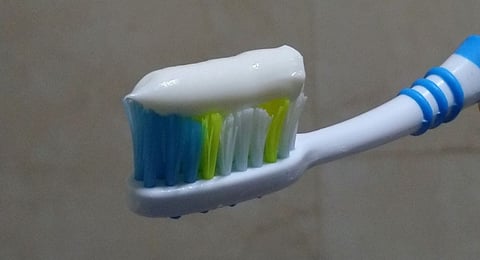 Crema dental fluorada