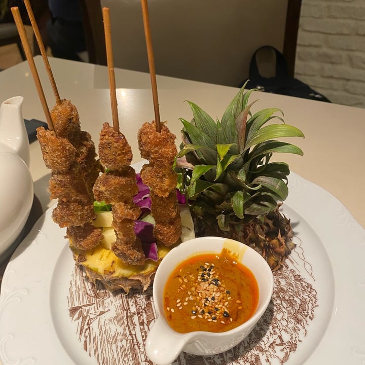 photo of LingZhi Vegetarian - Liat Towers Vegetarian Satay served in Fresh Pineapple shared by @jaript on  25 Jan 2022 - review