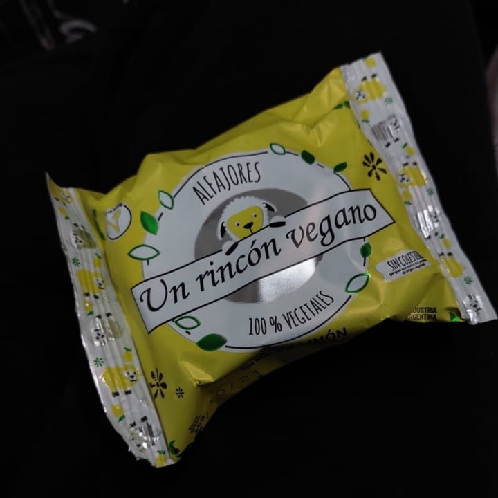 review photo of Un Rincón Vegano Alfajor de Limón shared by @carito08 on 02 Sep 2021 - review