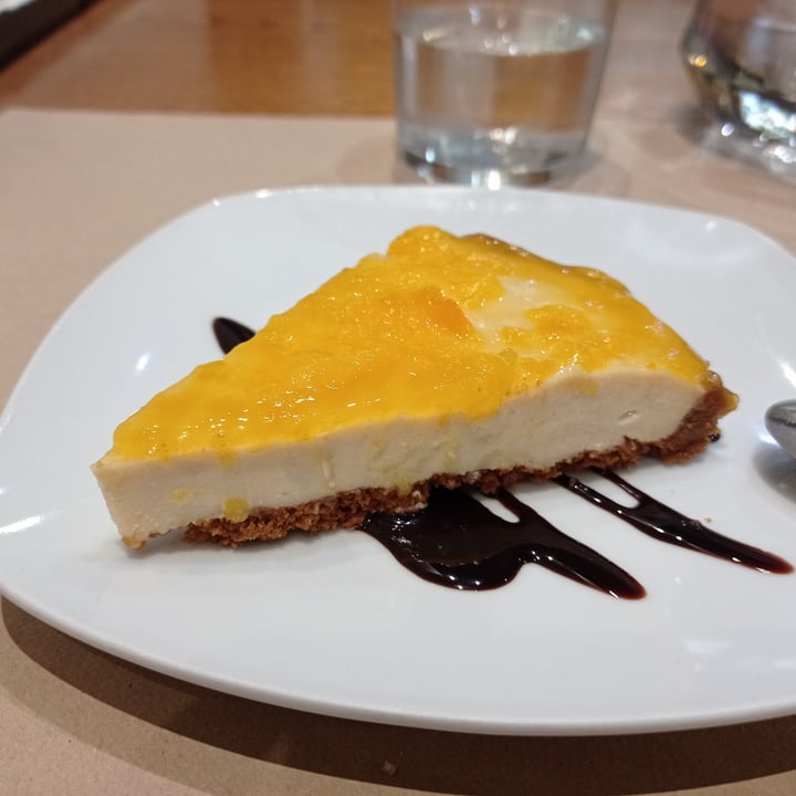 photo of Black Salad Tarta de queso vegana al melocotón shared by @tintadecuervo on  09 May 2022 - review