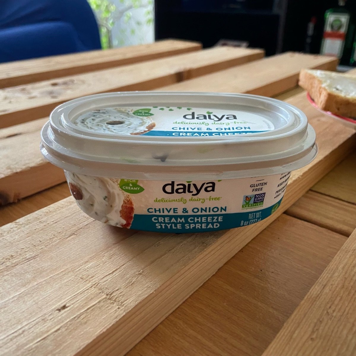 Daiya Chive & Onion Cream Cheeze Style Spread Reviews abillion