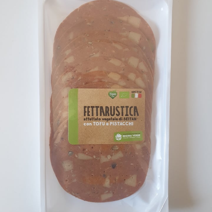 photo of Regina Verde Fettarustica con tofu e pistacchi shared by @valentinadaferrara on  19 May 2021 - review