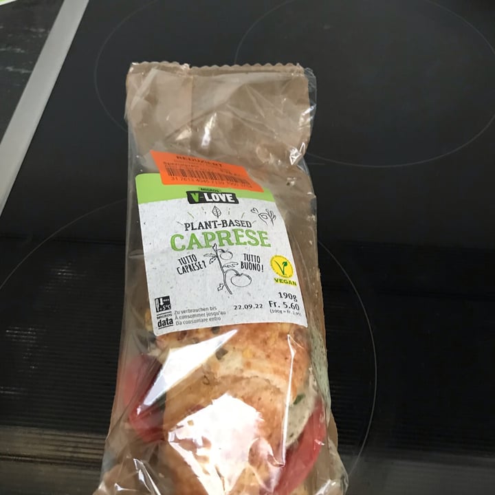 review photo of v-love Sandwiche Caprese Vegano shared by @ninica on 14 Oct 2022 - review