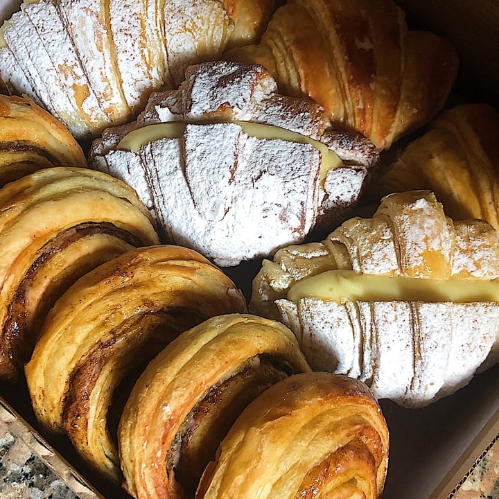 review photo of Mononocakes Croissants y Rolls de Canela shared by @notbrxn on 23 Feb 2021 - review