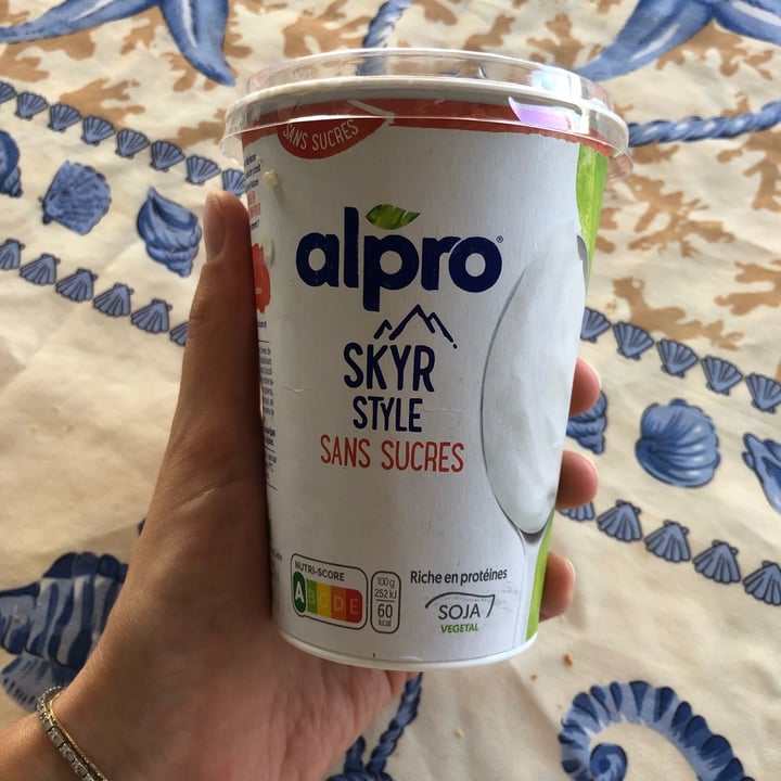 photo of Alpro Skyr style nature sans sucres shared by @youna on  20 Aug 2021 - review