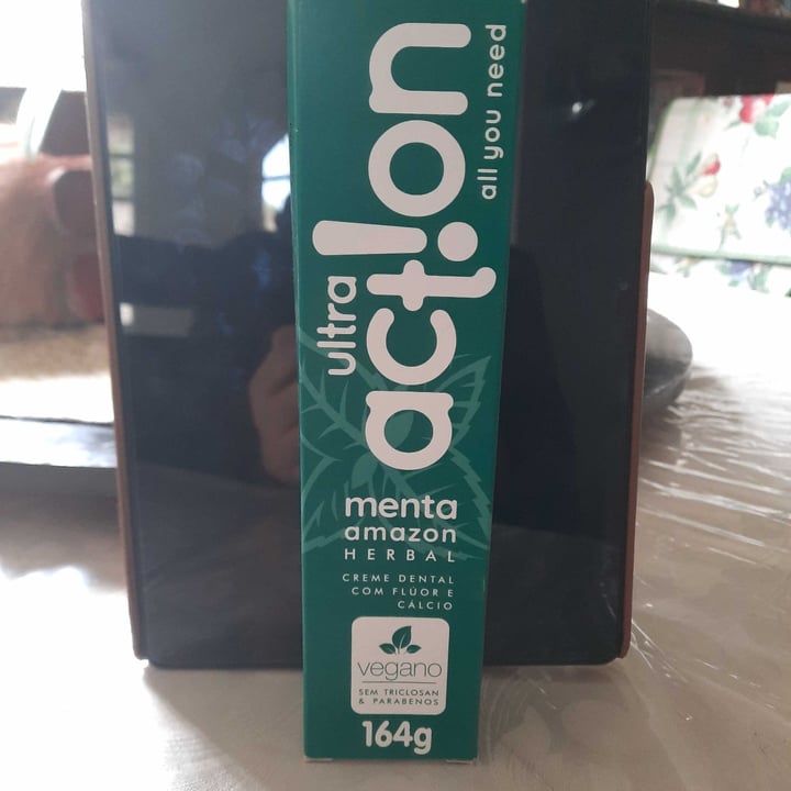 review photo of Ultra action Creme dental de menta shared by @mclima1701 on 08 May 2022 - review