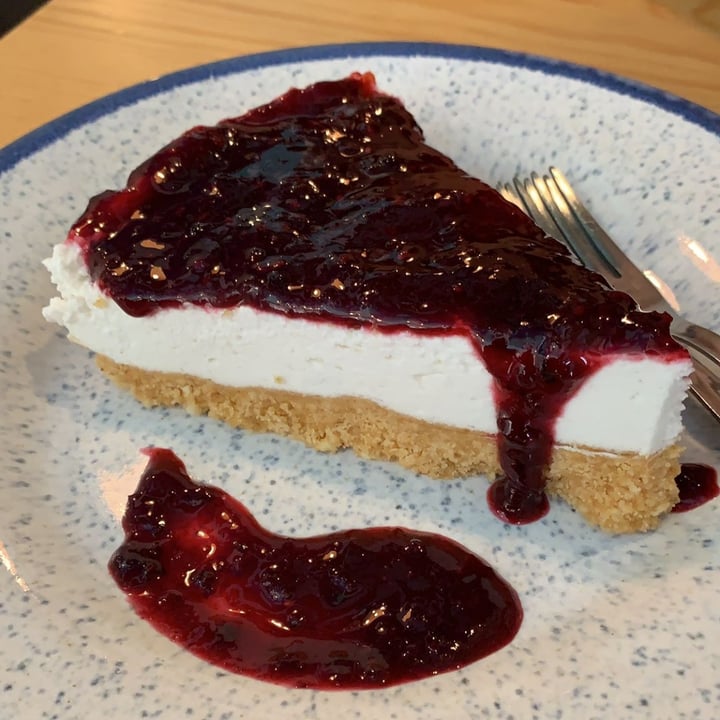 photo of Kind Kitchen Red Fruit Cheesecake shared by @anabigrr on  13 Jul 2021 - review