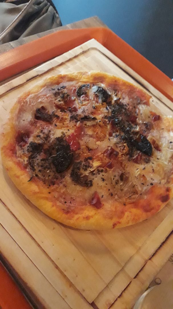 photo of OM - Vegan Coffe Shop & Beer Pizza Individual- Homenaje Gary Yourofsky shared by @sofialegre on  04 Mar 2020 - review