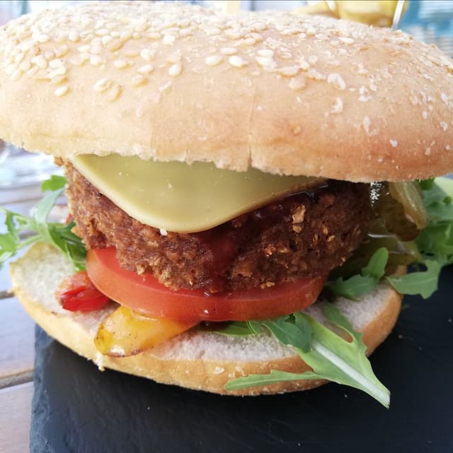 Photo of the dish “Veggiezz Beyond Meat Burger”