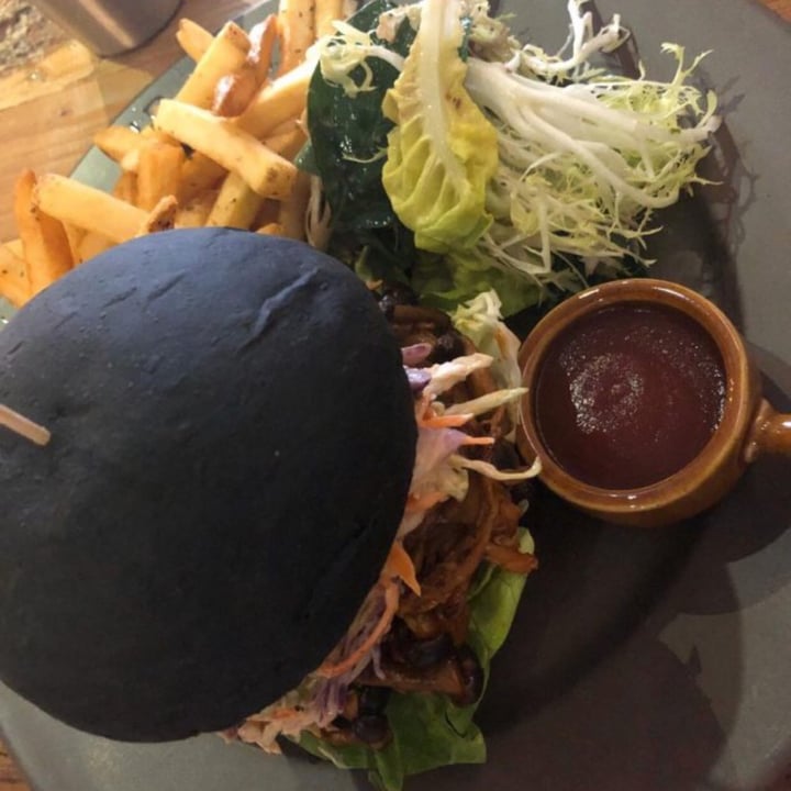 photo of POP Vegan Vegan Crab Burger shared by @vic0919 on  16 Jun 2020 - review