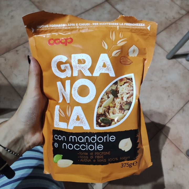photo of Coop granola con mandorle e nocciole shared by @giulss on  09 Sep 2022 - review