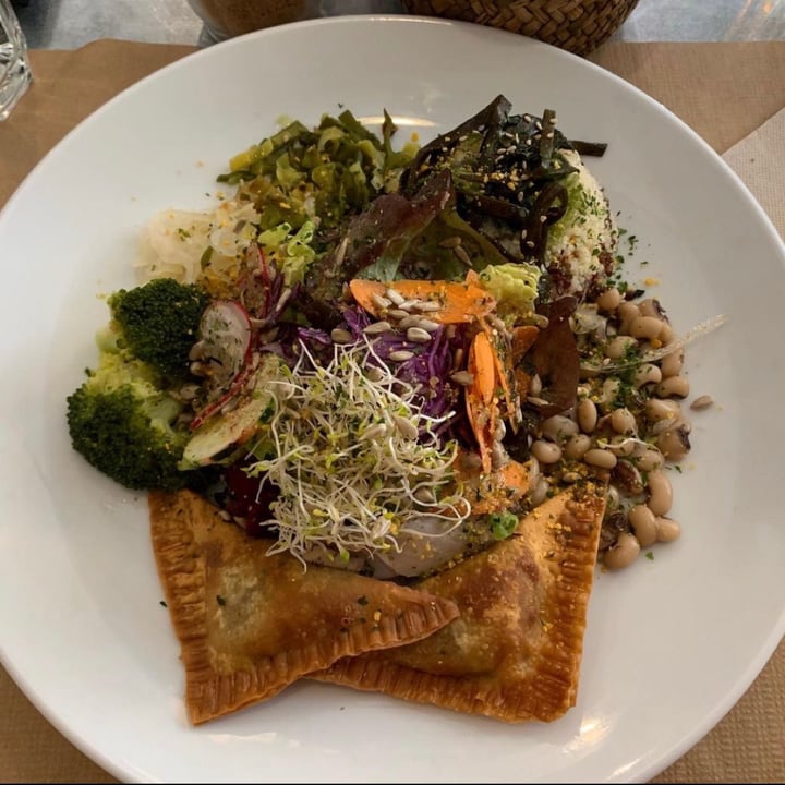 review photo of INTEGRAL Plato macrobiótico con mini empanadillas y legumbres shared by @iribarne on 09 Mar 2021 - review