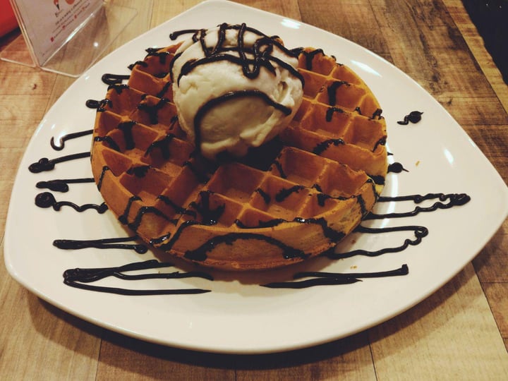 photo of Brownice Italian Bistro Waffle-licious Ice Cream shared by @hownowbrownkow on  29 Jan 2018 - review